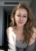 大家好，我是丽娜，请大家多多照顾~！
